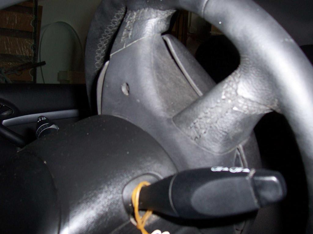 3.2. Desmontaje del Airbag Para desmontar el airbag, giramos el volante 90º