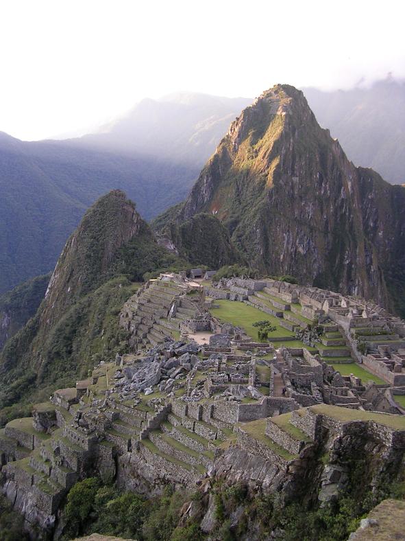 Nos despertamos muy temprano para poder descubrir la famosa Ciudad de Machu Picchu (Entre 5:30AM).