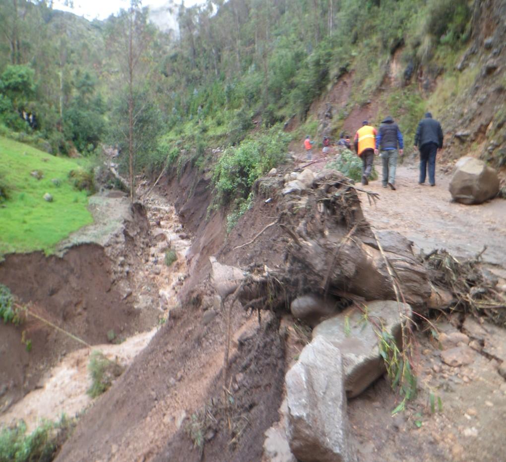 Carretera destruida, tramo Ranracancha Padre Rumi - Ccenhua.