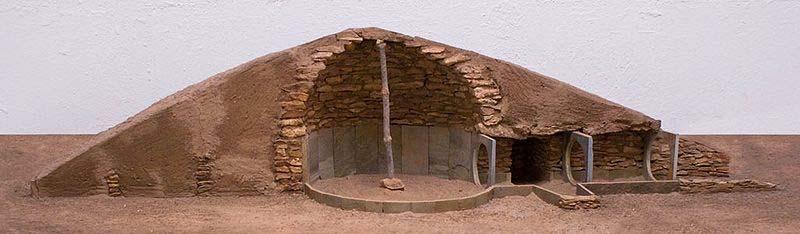 Edificaciones funerarias Cerca de los Millares se encuentra una importante necrópolis, con casi cien tumbas megalíticas de distintos tipos.