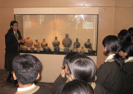 Los estudiantes tienen acceso y participación en el museo como parte de las actividades programadas por el profesor.