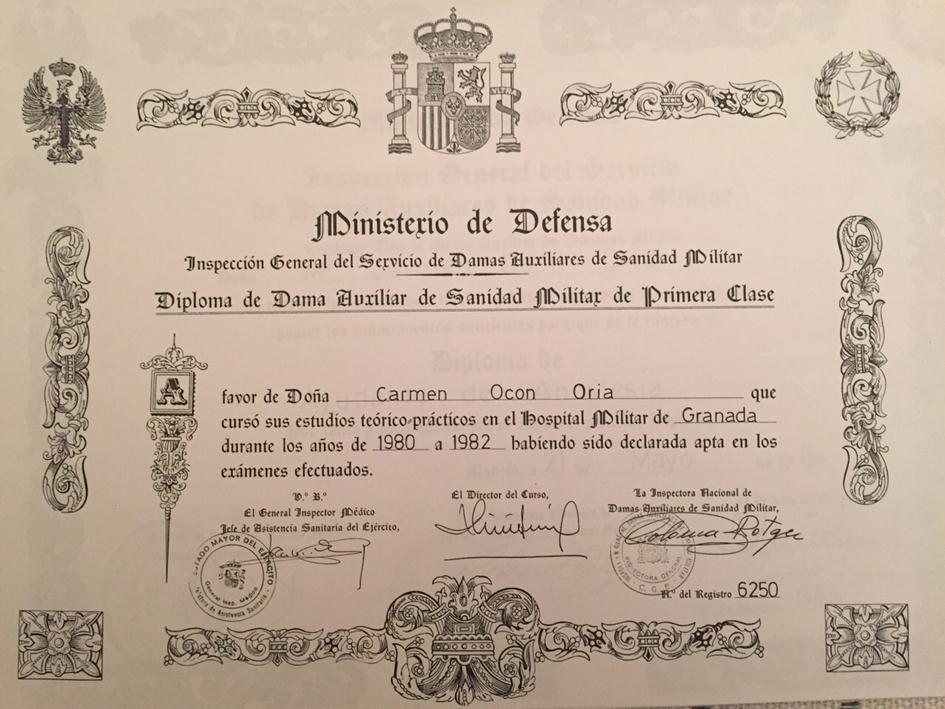 DIPLOMA DE DAMA AUXILIAR DE SANIDAD MILITAR Al acabar los dos Cursos de DASM, se les entregaba un Diploma Diploma que se entregaba