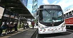 Mejorar la comodidad Mejorar los estándares de emisiones y de consumo 1236 Buses nuevos (Todos iguales, 85 pas, aire acondicionado) INFRAESTRUCTURA