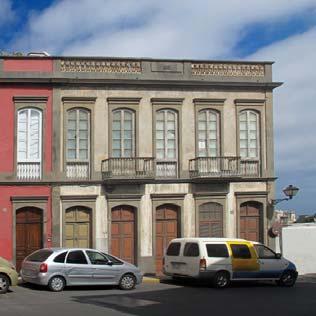 Plaza de Santo Domingo, 8 / C/. López Botas, 30 y 31 Ejemplo de la arquitectura tradicional del siglo XIX.