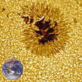 Manchas solares Una mancha solar es una región oscura y más fría sobre la superficie solar.