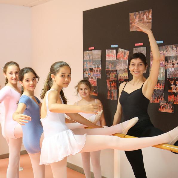 Ballet El ballet es otra de las disciplinas que los niños pueden aprender y disfrutar los sábados por la mañana en el colegio.