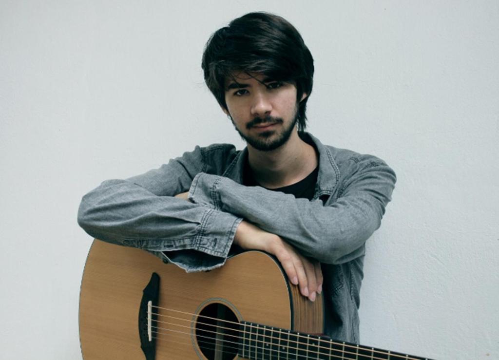 Pablo Sallabera Los acompañamientos de guitarra y zas están a cargo del joven músico y compositor Pablo Sallabera.
