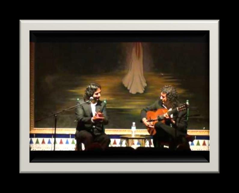 Día 23 a las 22 horas: Guitarra; Miguel Ángel Cortés en concierto. MIGUEL ÁNGEL CORTÉS nace en Granada y entra en el mundo del flamenco a través de Las Zambras del Sacromonte a la edad de ocho años.