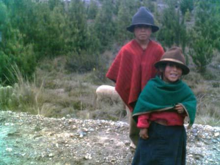 Indígenas habitantes del pueblo de Palmira, Ecuador. 15/08/05.