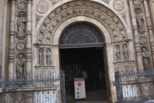 Allí se veneran las reliquias de los primeros mártires cristianos de la ciudad, allí se levantó un monasterio gótico mudéjar destruido en 1808 durante los Sitios de Zaragoza, cuyos restos acabaron