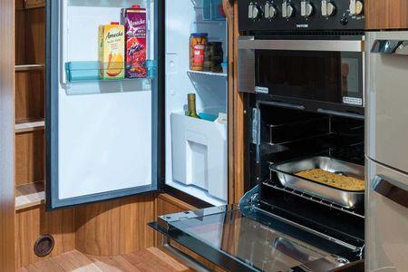 Cocina high-tech Cocina moderna Calefacción por agua caliente Comodidades del hogar: la combinación de placa cocina y horno ofrece toda una serie de