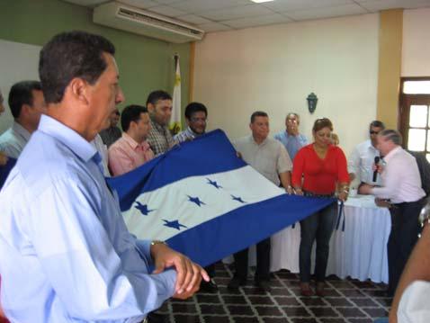 ELIGEN COMAS Y USCL EN COMAYAGUA Reunida en sesión de cabildo abierto la sociedad civil de Comayagua eligió a los representantes ante la Comisión Municipal de Agua y Saneamiento (COMAS) y a la Unidad