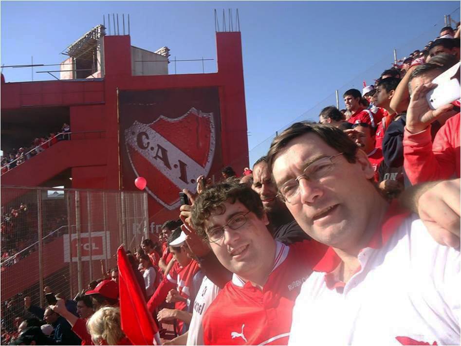 Semblanzas Ictiológicas Sebastián Sánchez En la despedida del Libertadores de América de la B Nacional, junio de 2014 Sebastián Sánchez (derecha) junto a su hijo Santiago Hugo L.