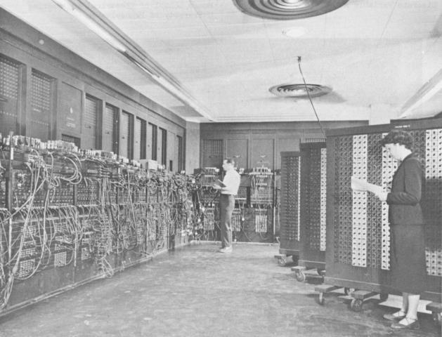 8. El ENIAC 1 1946: a. Primera computadora electrónica digital. b.