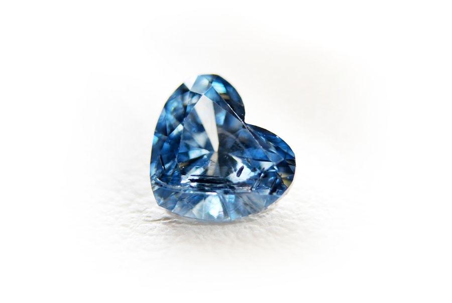 Color El diamante ALGORDANZA puede tener una gama de colores que varía del blanco al azul dependiendo de la cantidad de boro que contiene la ceniza.