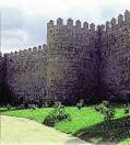 Visita panorámica de esta bella ciudad capital de Portugal y situada en la desembocadura del río Tajo: Barrio de Alfama, Torre de Belem, Monumento a los Navegantes, etc.