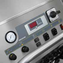 Generadores de vapor Panel de control simple e intuitivo, pistola de vapor con acoplamiento rápido, interruptor principal ON/OFF con indicador luminoso, regulador electrónico de la temperatura con