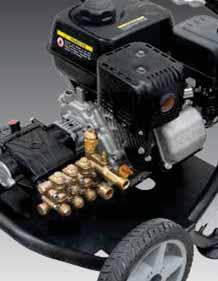 Motor de gasolina 9 HP. Protección térmica de by-pass con válvula de seguridad. Aspiración integrado del detergente con sonda de aspiración externa. Regulador de la presión.
