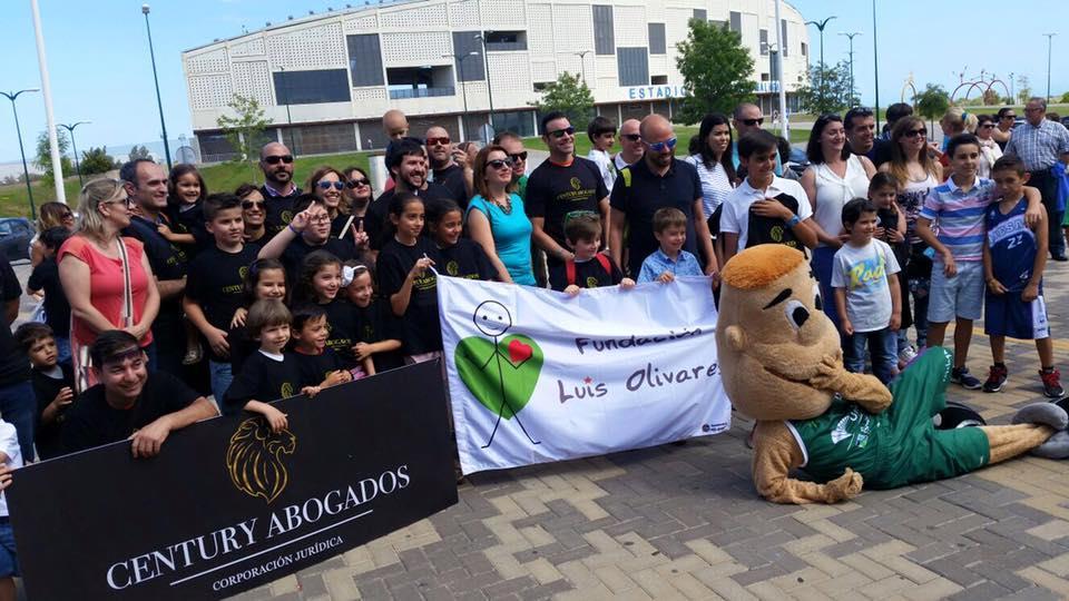 Fundación Luis Olivares Mayo 2016 29 Apoyando al Unicaja!! Nuestros niños y sus familias han disfrutado de lo lindo apoyando al Unicaja gracias a Century Abogados.
