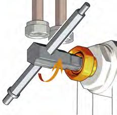 Insertar la sonda en el tubo de la válvula. Controlar que la sonda quede correctamente insertada en la base correspondiente.