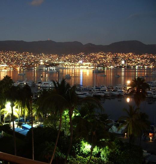 Ixtapa Información General Localizado a 245 kilometros (152 millas) al noroeste de Acapulco en el Estado de Guerrero.