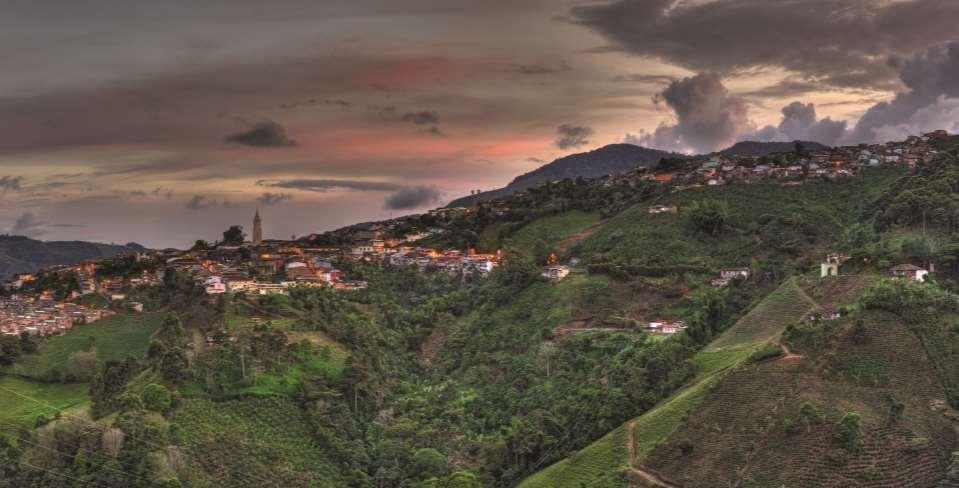 El Paisaje Cultural Cafetero de Colombia constituye un ejemplo sobresaliente de adaptación humana