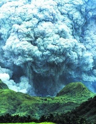 NATURALES: a) Erupciones volcánicas: (compuestos de azufre) y partículas de polvo.
