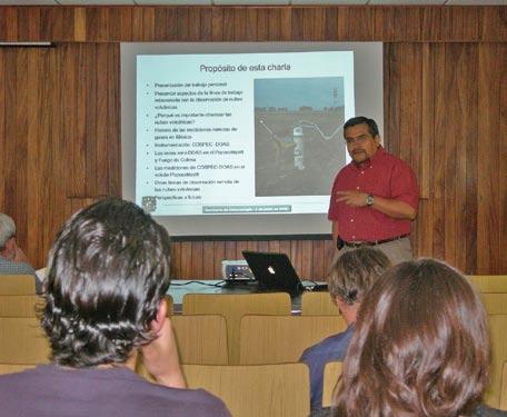 organizado para los investigadores y estudiantes de esta área. El tema presentado por Hugo Delgado fue: Observación Remota de Nubes Volcánicas.