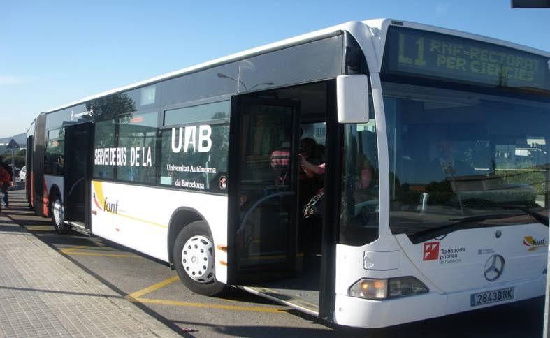 LE2 Potenciación del transporte público colectivo Reestructuración del servicio interno de autobús (700.