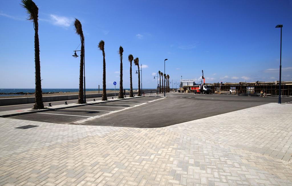 Obra Civil Puerto Pesquero Estepona Obras de ejecución de accesos, explanada de maniobra y aparcamiento para vehículos pesados en la nueva lonja del Puerto Pesquero de Estepona.