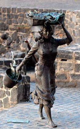Homenaje a la mujer pesquera en Canarias Monumento a la Pescadora