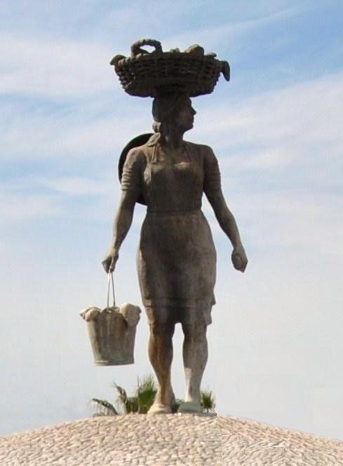 Homenaje a la mujer pesquera en Canarias Escultura de la Sardinera en Santiago