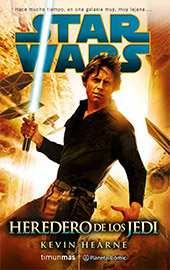 Luke Skywalker, héroe de la Batalla de Yavin, se ha unido a los rebeldes, poniendo sus formidables habilidades de pilotaje al servicio de