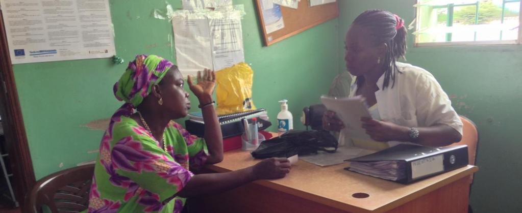 Entrega de materiales de primera atención a los Servicios de urgencias de los centros médicos de Bissau.