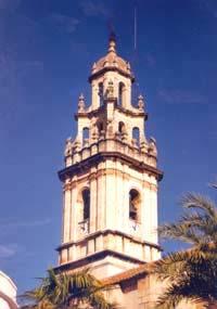 torre del campanario y la Capilla de la Comunión, obra de Félix Pérez i Francesc Galdea.