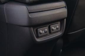 Cargador inalámbrico (dispositivos compatibles) Honda CONNECT con Navegación GARMIN (Pantalla táctil 7", AM/FM/DAB, Apple CarPlay / Android Auto, Aha app integrado, internet)* Sistema de apertura y