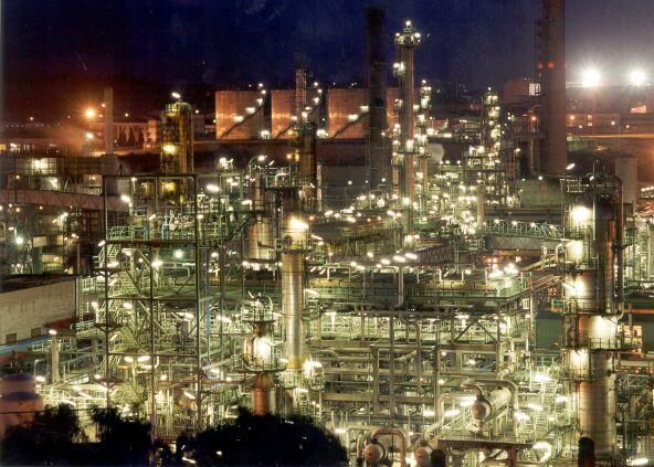 Refinería de REPSOL-YPF en A Coruña En el año 2001, se procesaron en la refinería 5.991 ktep, de ellos 5.093 ktep eran crudo de petróleo y 898 ktep distintos productos petrolíferos. Se obtuvieron 4.