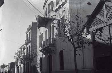 Este nuevo edificio sustituye a la antigua Casa de la Vila, situada en la calle de Passada, junto a la rectoría.