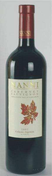 NANNI Cab Sauvignon Este típico varietal combina notas muy suaves de pimienta negra y nuez, con intenso perfume frutado de casis y frutos rojos