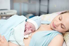 Doula en la cesárea Para una madre enfrentando una cesárea, una doula puede ser útil al proporcionar un apoyo constante y estímulo.