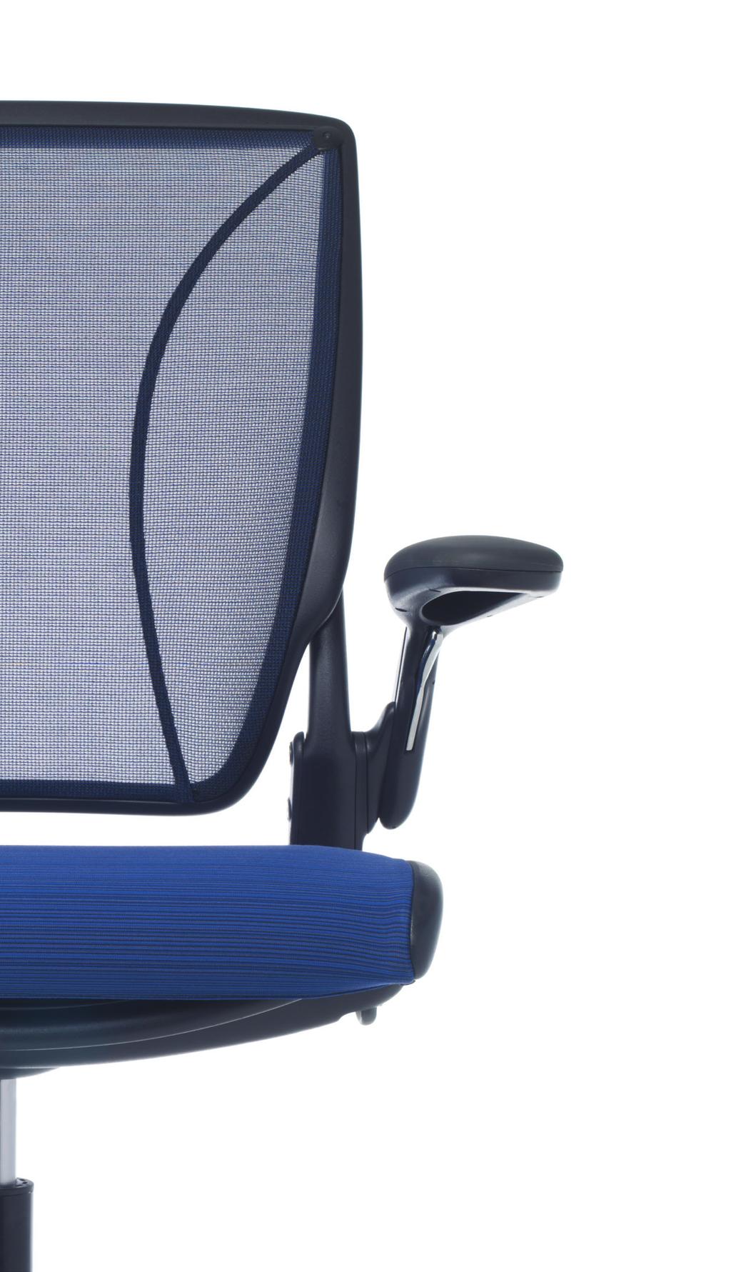 Simplicidad: para el Usuario La silla Diffrient World tiene solo dos ajustes manuales uno para la altura del asiento y otro para la profundidad del asiento. Todos los demás ajustes son automáticos.