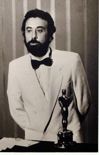 En 1983 ganó el primer Óscar para una producción española a la mejor película de habla no inglesa por Volver a empezar.