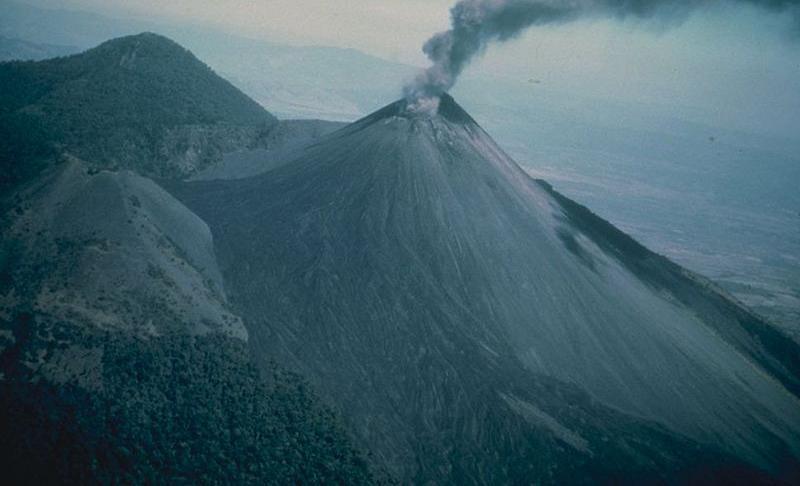 Los Volcanes El interior terrestre se encuentra a elevada temperatura.