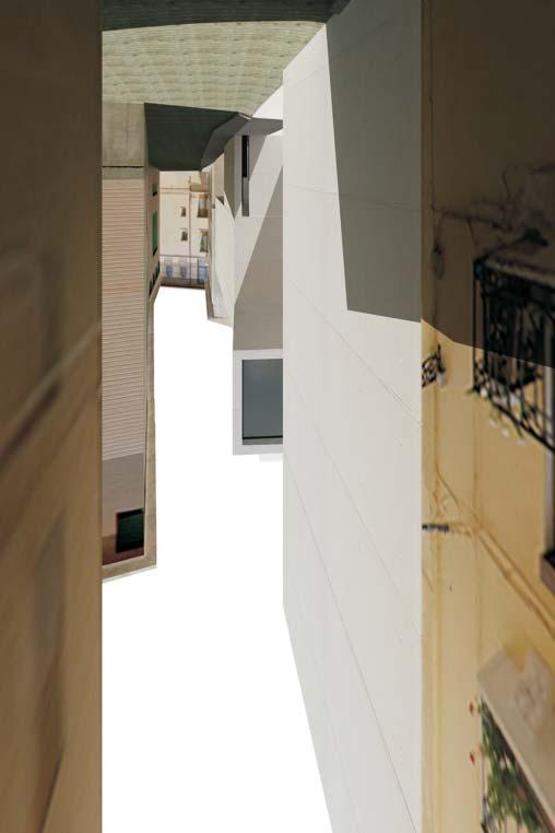 pavimento de la plaza, desde la sala de exposiciones situada en la planta sótano.