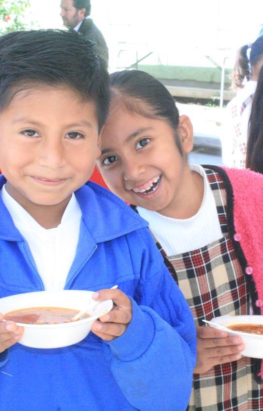 A través del Programa de Raciones Alimenticias, llevamos a cabo la entrega de desayunos escolares, en los 10 municipios del Estado para elevar el nivel nutricional de los alumnos de preescolar y