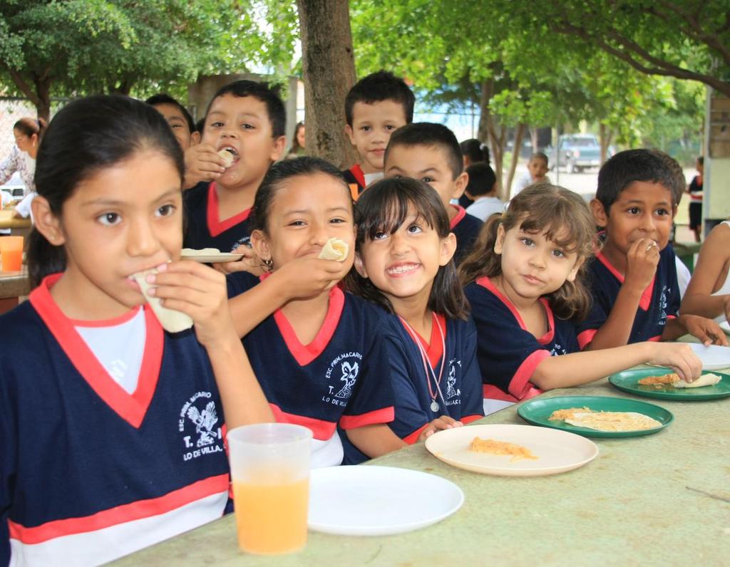 prioridad dentro del Programa de Atención a Menores de 5 Años en Riesgo no Escolarizados, para ello distribuimos en los 10 municipios de la entidad el suplemento alimenticio NUTRE-DIF, atendimos así