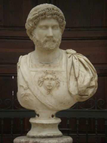 También se harán retratos ecuestres para decorar plazas. Ejemplo el de Marco Aurelio (166 d.c.) en Roma y hecho en bronce.