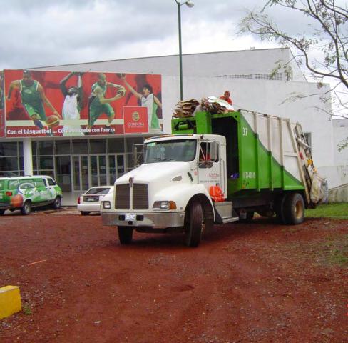Campaña en Plazas Comerciales Objetivo: Establecer una mecánica de recolección y depósito de desechos sólidos urbanos. En horario y lugar establecido.