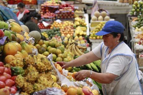 Impulsar la producción de alimentos suficientes y saludables, así como la existencia de mercados alternativos, que permitan satisfacer la demanda nacional con respeto a las formas de producción local