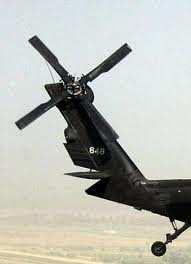 La velocidad del rotor principal es constante, y lo que hace que un helicóptero ascienda o descienda es la variación en el ángulo de ataque se da a las palas del rotor: a mayor inclinación, mayor
